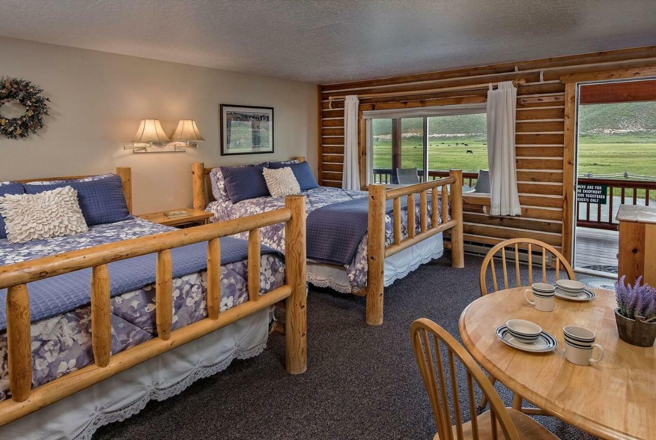 Redfish Riverside Inn Stanley Buitenkant foto